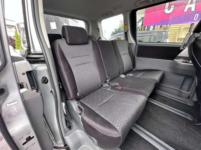ノア2.0 Si 4WD　ナビ　地デジ　プッシュスタート　リアモニター　　パドルシフト　社外アルミホイール夏　バックモニター　インテリキー 2000
