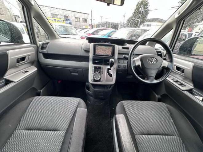 ノア2.0 Si 4WD　ナビ　地デジ　プッシュスタート　リアモニター　　パドルシフト　社外アルミホイール夏　バックモニター　インテリキー 2000