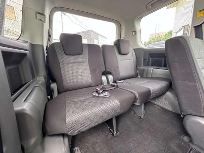 ノア2.0 Si 4WD　ナビ　地デジ　プッシュスタート　リアモニター　　パドルシフト　社外アルミホイール夏　バックモニター　インテリキー 2000