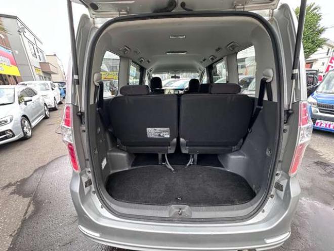 ノア2.0 Si 4WD　ナビ　地デジ　プッシュスタート　リアモニター　　パドルシフト　社外アルミホイール夏　バックモニター　インテリキー 2000
