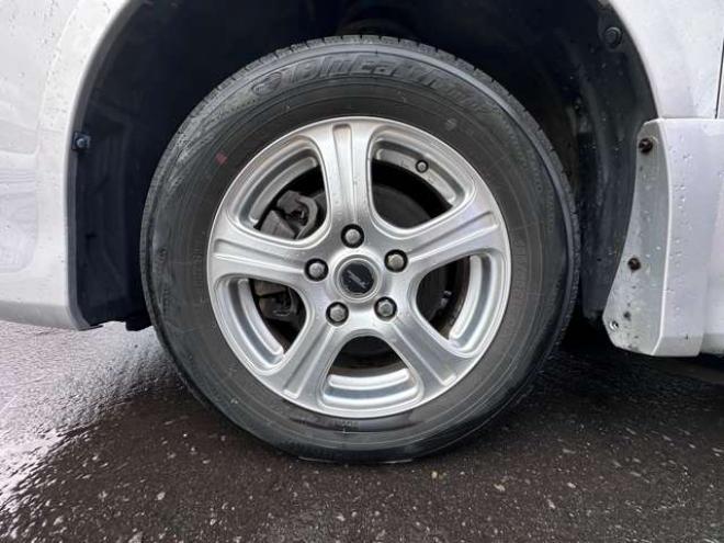 ノア2.0 Si 4WD　ナビ　地デジ　プッシュスタート　リアモニター　　パドルシフト　社外アルミホイール夏　バックモニター　インテリキー 2000