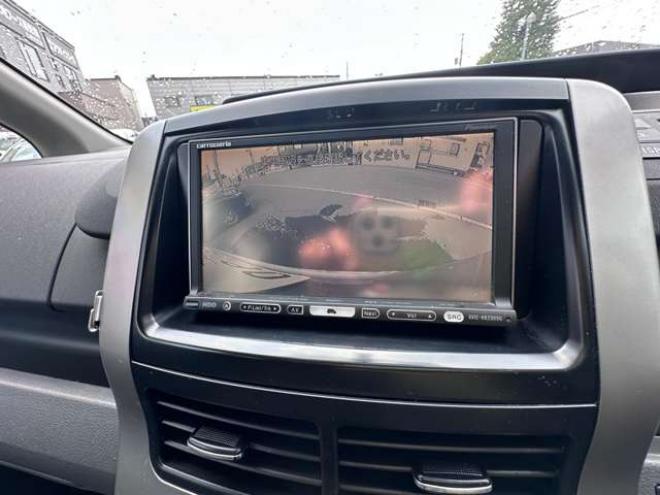 ノア2.0 Si 4WD　ナビ　地デジ　プッシュスタート　リアモニター　　パドルシフト　社外アルミホイール夏　バックモニター　インテリキー 2000