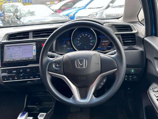 フィット1.5 ハイブリッド Fパッケージ 4WD　Gathersナビ　Bluetoothオーディオ　ワンセグTV　横滑り防止装置　12V180W　インテリジェントキー　バックモニター　スチールホイール冬 1500