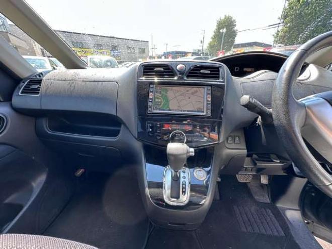 セレナ2.0 ハイウェイスター 4WD　Bluetoothオーディオ　地デジ　フリップダウンモニター　ビルトインETC　アイドリングストップ　横滑り防止装置　クルーズコントロール 2000