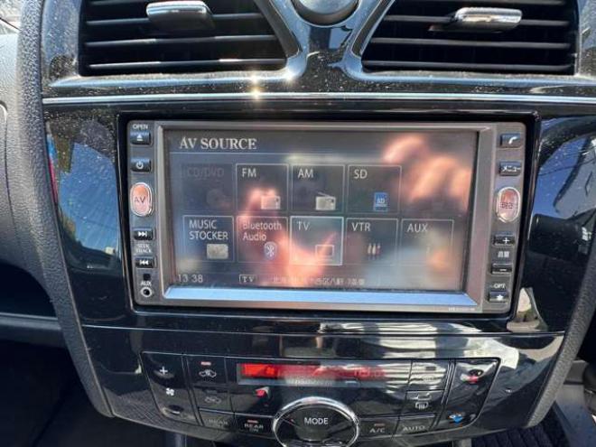 セレナ2.0 ハイウェイスター 4WD　Bluetoothオーディオ　地デジ　フリップダウンモニター　ビルトインETC　アイドリングストップ　横滑り防止装置　クルーズコントロール 2000