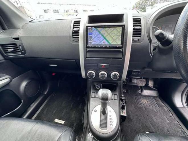 エクストレイル2.0 20Xtt 4WD　SDナビ　Bluetooth　フルセグTV　USB　横滑り防止装置　4WD切り替スイッチ　前席シートヒーター　ヒルディセントコントロール　ETC　社外アルミホイール冬 2000