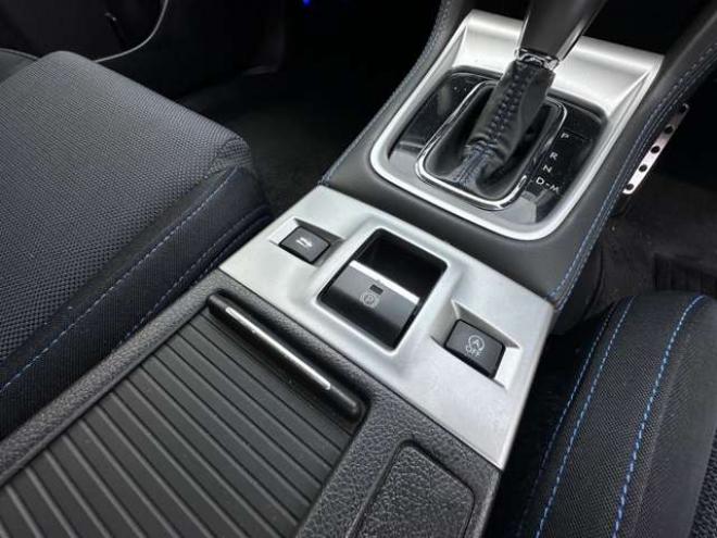 レヴォーグ1.6 GT-S アイサイト 4WD　ナビ　フルセグ　パワーシート　プッシュスタート　ビルトインETC　横滑り防止装置　USB　アダクティブレーダークルーズコントロール　レーンキープアシスト　バックモニター純正アルミホイール夏 1600