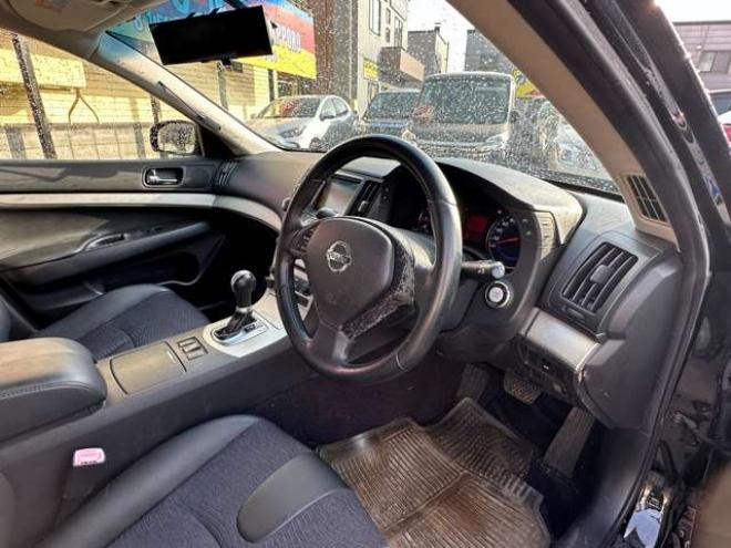スカイライン2.5 250GT FOUR 4WD　ワンオーナー　純正ナビ　プッシュスタート　インテリキー　エンジンスターター　社外アルミホイール夏　バックカメラ 2500