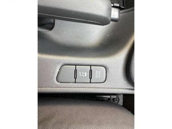 ヤリス1.5 X 4WD　ナビ　ディスプレイオーディオ　Bluetooth　横滑り防止装置　ETC　USB　プッシュスタート　スチールホイール冬 1500