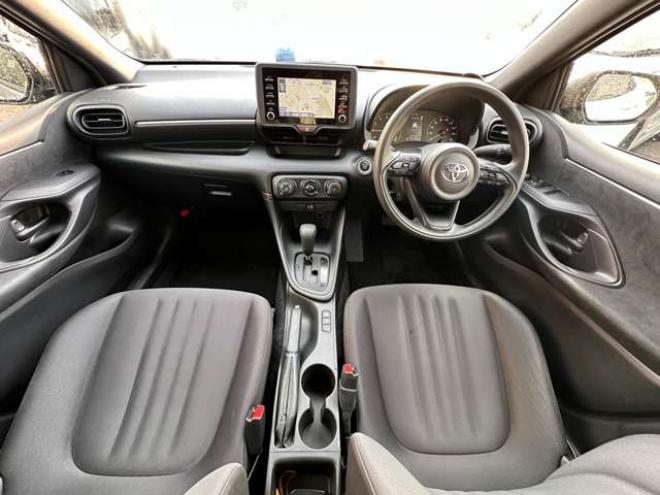 ヤリス1.5 X 4WD　ナビ　ディスプレイオーディオ　Bluetooth　横滑り防止装置　ETC　USB　プッシュスタート　スチールホイール冬 1500