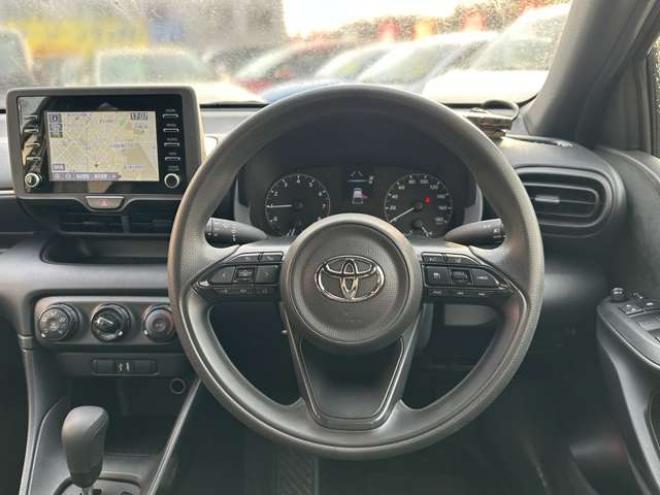 ヤリス1.5 X 4WD　ナビ　ディスプレイオーディオ　Bluetooth　横滑り防止装置　ETC　USB　プッシュスタート　スチールホイール冬 1500
