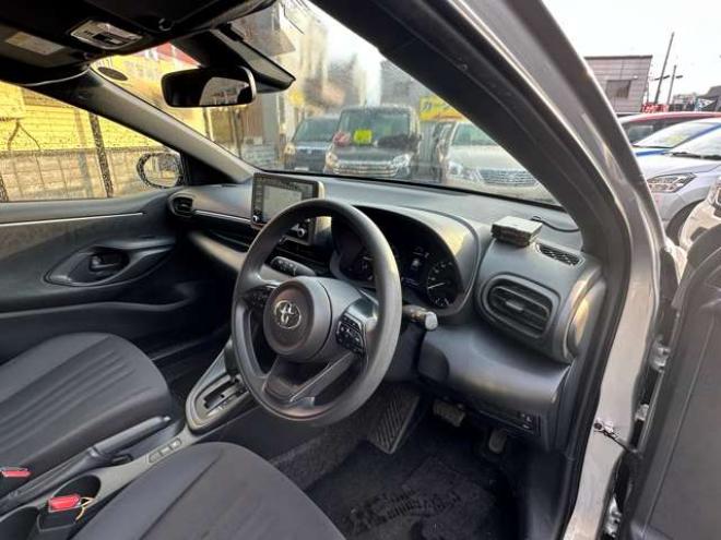 ヤリス1.5 X 4WD　ナビ　ディスプレイオーディオ　Bluetooth　横滑り防止装置　ETC　USB　プッシュスタート　スチールホイール冬 1500
