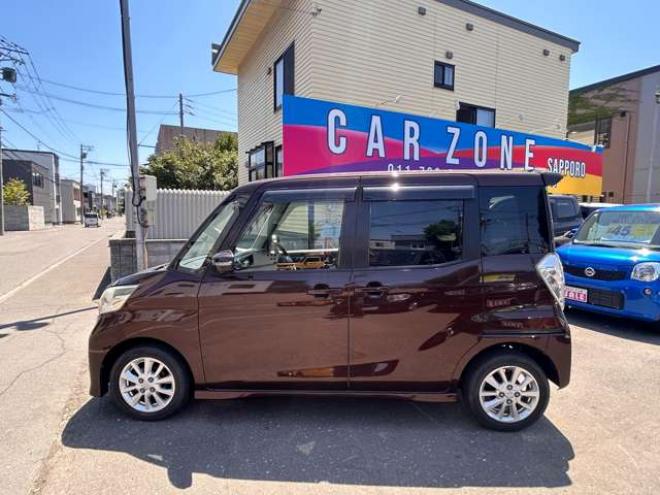 デイズルークスハイウェイスターX 4WD　SDナビ　エンジンスターター　ドラレコ　アイドリングストップ　　運転席シートヒーター　純正アルミホイール夏　アラウンドビューモニター　バックモニター 660