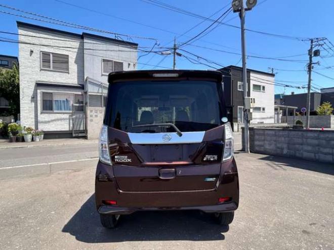 デイズルークスハイウェイスターX 4WD　SDナビ　エンジンスターター　ドラレコ　アイドリングストップ　　運転席シートヒーター　純正アルミホイール夏　アラウンドビューモニター　バックモニター 660