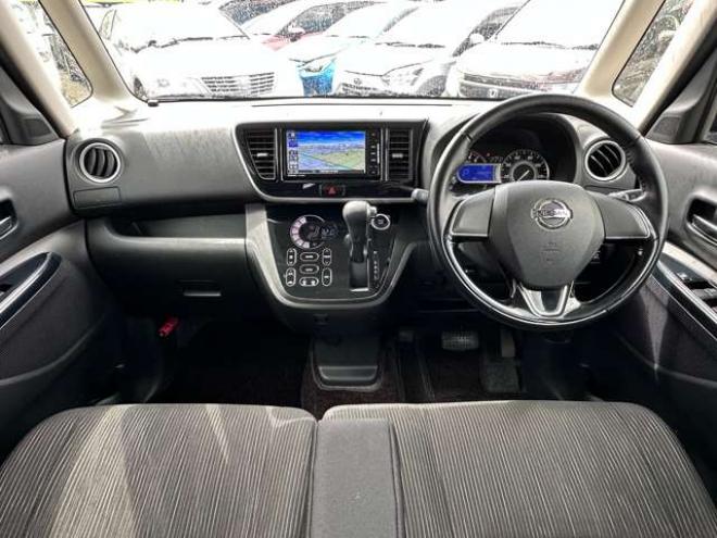 デイズルークスハイウェイスターX Vセレクション 4WD　両側ワンタッチオートスライドドア　Bluetooth　ナビ　フルセグ　アイドリングストップ　横滑り防止装置　衝突軽減ブレーキ　ETC　シートヒーター　アラウンドビューモニター　バックモニター　純正アルミホイール夏 660