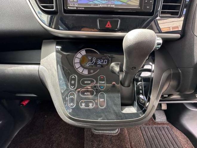デイズルークスハイウェイスターX Vセレクション 4WD　両側ワンタッチオートスライドドア　Bluetooth　ナビ　フルセグ　アイドリングストップ　横滑り防止装置　衝突軽減ブレーキ　ETC　シートヒーター　アラウンドビューモニター　バックモニター　純正アルミホイール夏 660