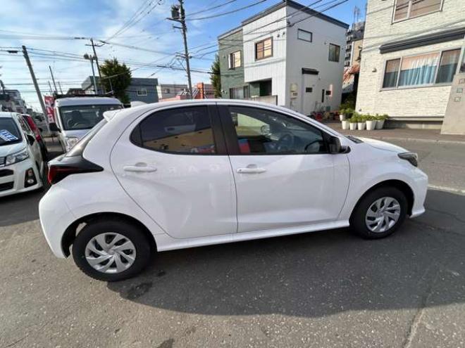 ヤリス1.5 X 4WD　ナビ　バックモニター　ETC　レーダークルーズコントロール 1500