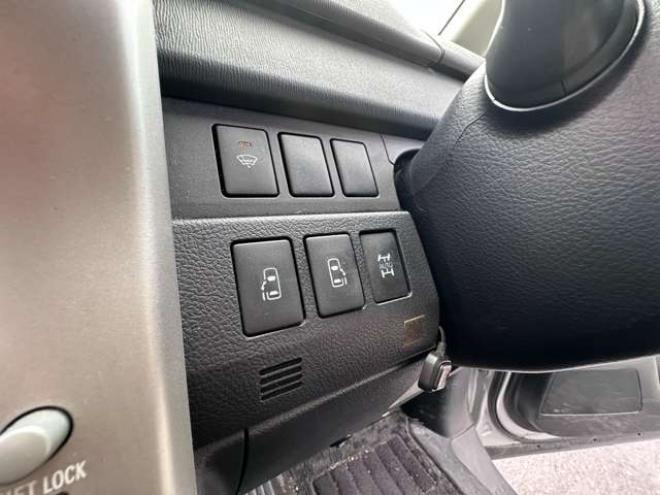 ヴォクシー2.0 ZS 4WD　両側パワースライドドア　純正ナビ　地デジ　HID　スマートキー　プッシュスタート　純正アルミホイール夏　バックカメラ 2000