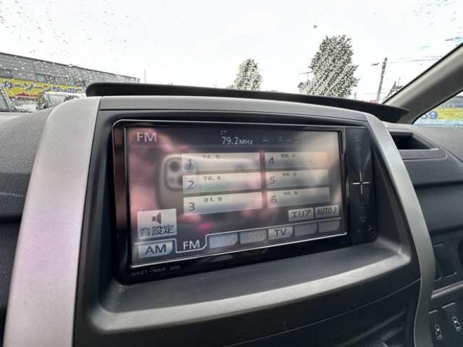 ヴォクシー2.0 ZS 4WD　両側パワースライドドア　純正ナビ　地デジ　HID　スマートキー　プッシュスタート　純正アルミホイール夏　バックカメラ 2000
