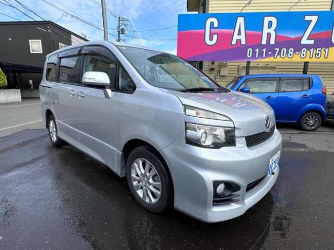 ヴォクシー2.0 ZS 4WD　両側パワースライドドア　純正ナビ　地デジ　HID　スマートキー　プッシュスタート　純正アルミホイール夏　バックカメラ 2000