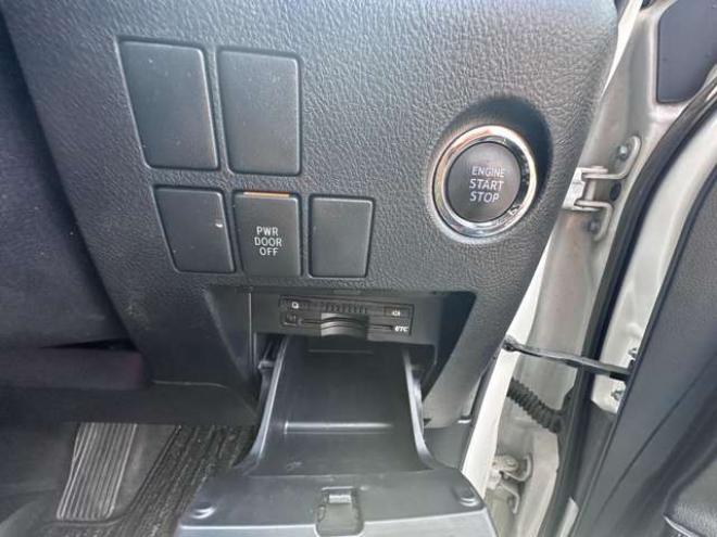 ヴェルファイア2.5 Z Aエディション 4WD　純正ナビ　Bluetooth　フルセグTV　バックカメラ　ETC　両側ワンタッチパワースライドドア　アイドリングストップ　横滑り防止装置　オートホールド　社外アルミホイール夏　オットマン　プッシュスタート 2500