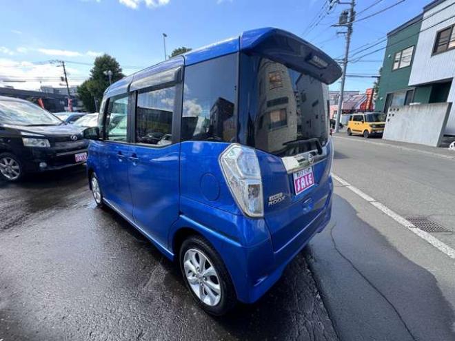 デイズルークスX 4WD　SDナビ　　Bluetoothオーディオ　フルセグTV　左側パワースライドドア　アイドリングストップ　横滑り防止装置　衝突軽減ブレーキ　アラウンドビューモニター　運転席シートシーター　純正アルミホイール夏 660