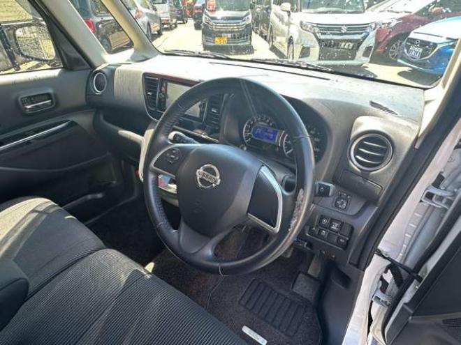 デイズルークスハイウェイスターX 4WD　純正ナビ　フルセグTV　Bluetooth　アラウンドビューモニター　片側パワースライドドア　アイドリングストップ　衝突軽減ブレーキ　シートヒーター　ETC　純正アルミホイール夏 660
