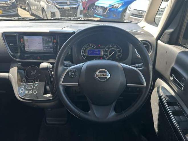 デイズルークスハイウェイスターX 4WD　純正ナビ　フルセグTV　Bluetooth　アラウンドビューモニター　片側パワースライドドア　アイドリングストップ　衝突軽減ブレーキ　シートヒーター　ETC　純正アルミホイール夏 660