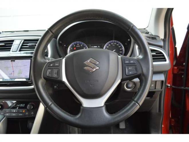 SX4S-CROSS 1.6 4WD　ALLGRIP4WD横滑り防止装置パドルシフトクルーズコントロール社外ナビTVバックカメラディスチャージヘッドライトシートヒータースマートキー 1600