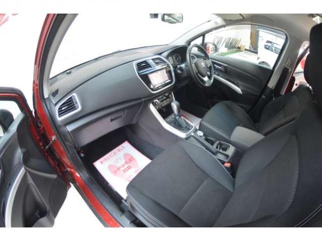 SX4S-CROSS 1.6 4WD　ALLGRIP4WD横滑り防止装置パドルシフトクルーズコントロール社外ナビTVバックカメラディスチャージヘッドライトシートヒータースマートキー 1600