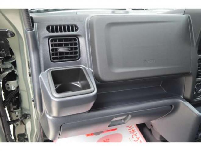 キャリーKC 3方開 4WD　届出済未使用車パートタイム4WDセーフティサポート搭載アイドリングストップ横滑り防止装置ハイビームアシストLEDライト 登録済未使用車 660