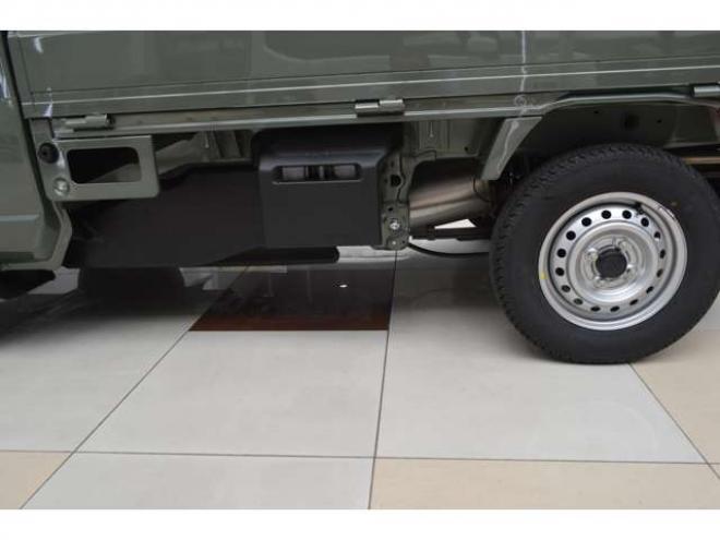キャリーKC 3方開 4WD　届出済未使用車パートタイム4WDセーフティサポート搭載アイドリングストップ横滑り防止装置ハイビームアシストLEDライト 登録済未使用車 660