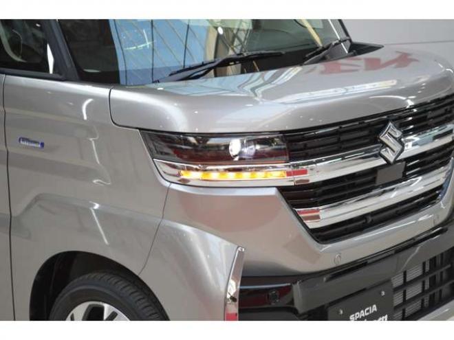スペーシアカスタム ハイブリッド XS 4WD　ハイブリッド4WDセーフティサポート搭載スズキコネクト対応通信機装着車アダプティブクルーズコントロール全方位モニター付9インチナビ両側オートスライドドアLEDステアリングヒーターパーキングセンサー 登録済未使用車 660