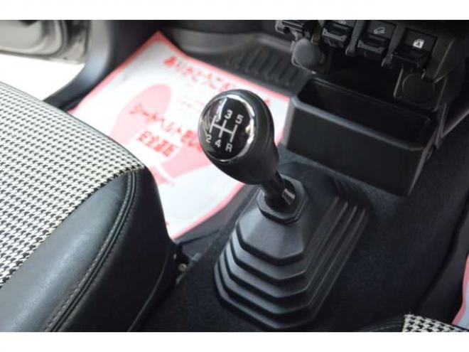 ジムニーXC 4WD　ワンオーナー車F5速マニュアル4WDターボセーフティサポート搭載アイドリングストップ純正ナビTVマットタイヤ横滑り防止装置ハイビームアシストLEDライトクルーズコントロールETC 660