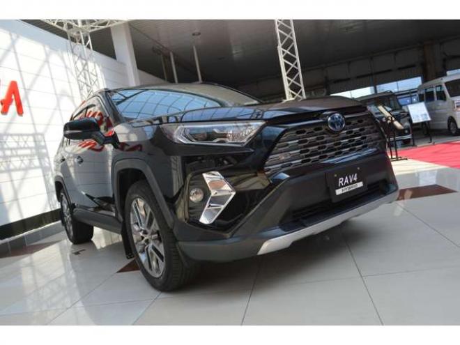RAV-42.5 ハイブリッド G E-Four 4WD　ワンオーナー車ハイブリッド4WDプリクラッシュセーフティ黒革シートヒーターレーダークルーズコントロール11インチナビTVバックカメラLEDパワーバックドアステアリングヒーター横滑り防止装置パーキングセンサー 2500
