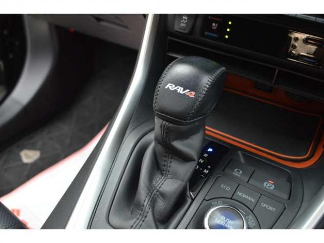 RAV-42.0 アドベンチャー 4WD　4WDプリクラッシュセーフティ黒革シートヒーターレーダークルーズコントロール8インチナビTVバックカメラLEDライトステアリングヒーター横滑り防止パーキングセンサーETCドライブレコーダークール&ヒーターシート 2000