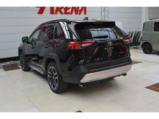RAV-42.0 アドベンチャー 4WD　4WDプリクラッシュセーフティ黒革シートヒーターレーダークルーズコントロール8インチナビTVバックカメラLEDライトステアリングヒーター横滑り防止パーキングセンサーETCドライブレコーダークール&ヒーターシート 2000