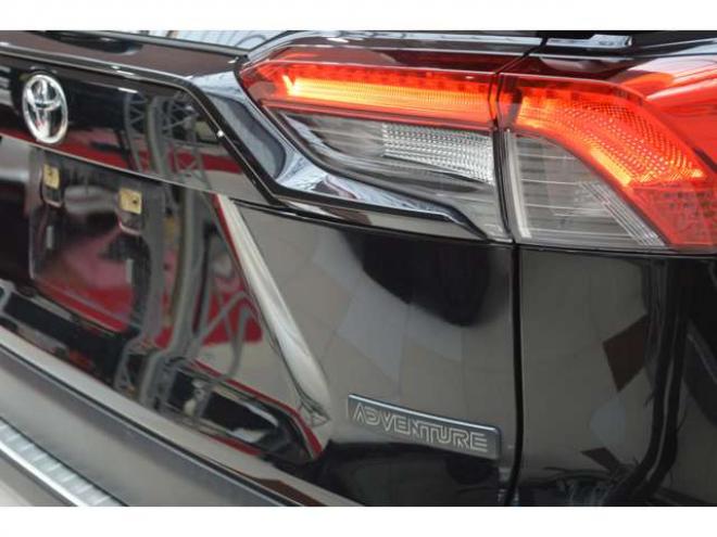 RAV-42.0 アドベンチャー 4WD　4WDプリクラッシュセーフティ黒革シートヒーターレーダークルーズコントロール8インチナビTVバックカメラLEDライトステアリングヒーター横滑り防止パーキングセンサーETCドライブレコーダークール&ヒーターシート 2000
