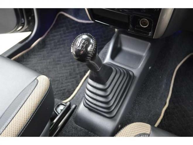ジムニーランドベンチャー 4WD　ワンオーナー特別仕様車5速マニュアル4WDターボ7インチワイドナビTVバックカメラETCハーフレザーシートヒーター 660