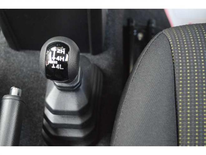 ジムニーXC 4WD　ワンオーナー車4WDターボセーフティサポート搭載アイドリングストップ横滑り防止装置クルーズコントロールハイビームアシストLEDライト7インチワイドナビTVオプショングリル 660