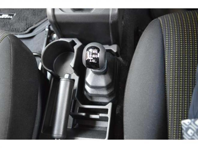 ジムニーシエラ1.5 JC 4WD　ワンオーナー車4WDセーフティサポート搭載アイドリングストップハイビームアシストLEDライト後退時ブレーキサポート9インチナビTVバックカメラ社外デジタルインナーミラーアクルーズコントロール 1500