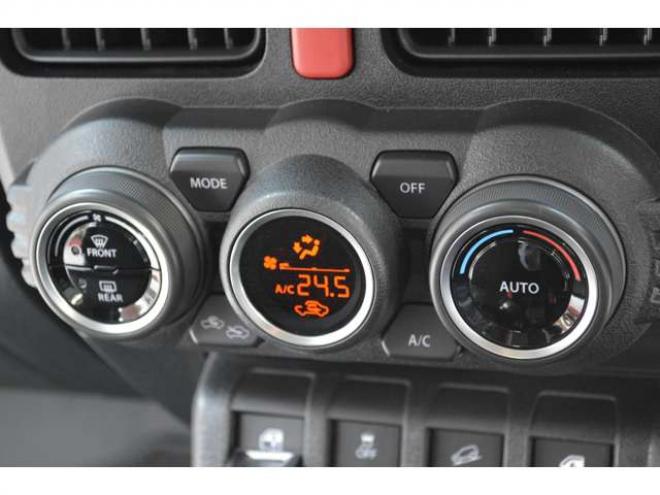 ジムニーシエラ1.5 JC 4WD　ワンオーナー車4WDセーフティサポート搭載アイドリングストップハイビームアシストLEDライト後退時ブレーキサポート9インチナビTVバックカメラ社外デジタルインナーミラーアクルーズコントロール 1500