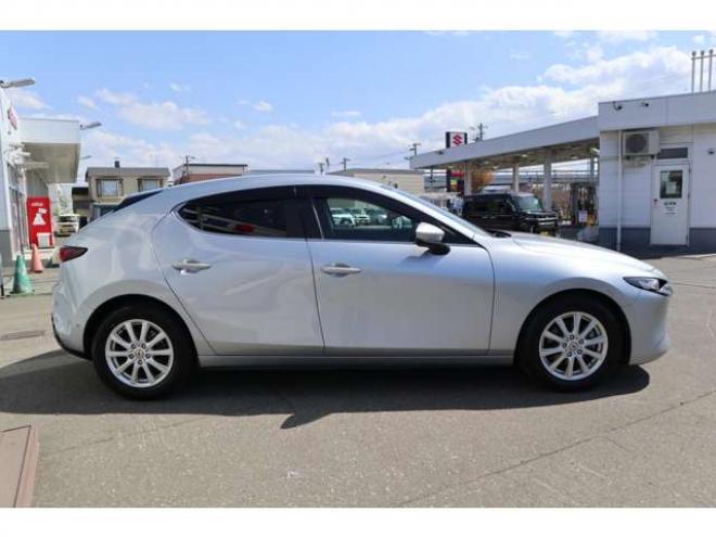 MAZDA3ファストバック 1.5 15C 4WD　純正フルセグナビ　Bluetooth HDMI バックカメラ　パーキングソナー　社外ドラレコ　ETC　電動パーキングブレーキ　アダプティブクルーズコントロール　ブラインドスポットモニター 1500
