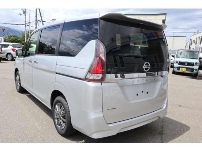 セレナ2.0 B 4WD　純正CDプレイヤー アラウンドビューモニター　前側純正ドラレコ　サイドビューモニター　エマージェンシーブレーキ　車線逸脱警報　ミラーヒーター 2000