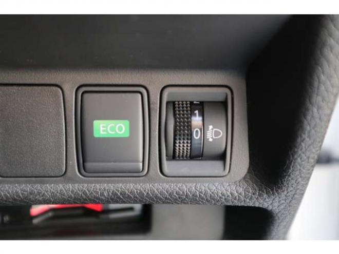 エクストレイル2.0 20S エマージェンシーブレーキパッケージ 2列車 4WD　社外ナビ　ETC シートヒーター　ヒルディセントコントロール　車線逸脱警報機能　エマージェンシーブレーキ 2000