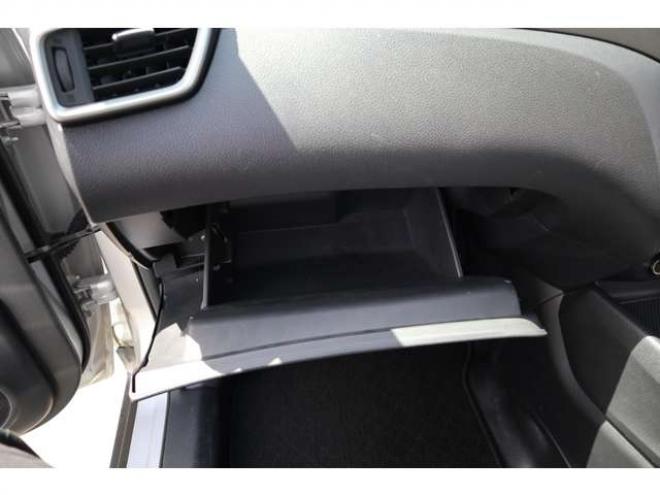 エクストレイル2.0 20S エマージェンシーブレーキパッケージ 2列車 4WD　社外ナビ　ETC シートヒーター　ヒルディセントコントロール　車線逸脱警報機能　エマージェンシーブレーキ 2000