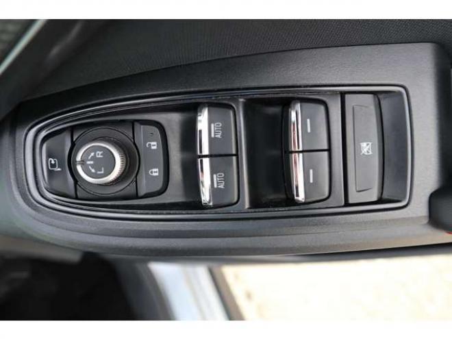 XV2.0e-L アイサイト 4WD　社外ナビ Bluetooth バックカメラ　ETC　電動パーキングブレーキ　オートビークルホールド　LEDヘッドライト 2000