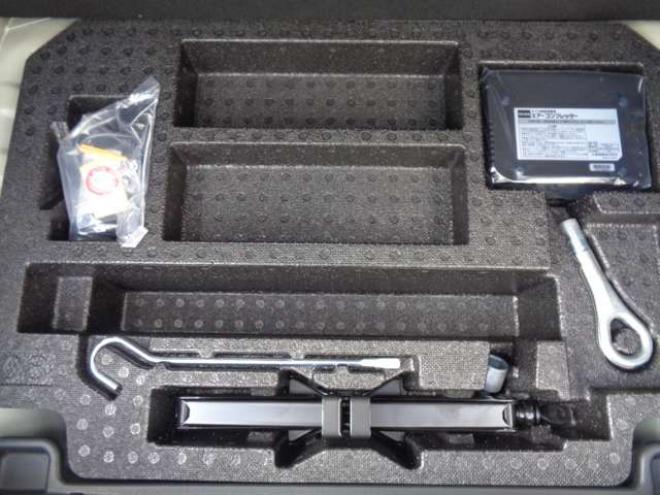 パッソ1.0 モーダ S　アイドリングストップ　レーダーブレーキ　横滑り防止装置　スマートキー 2WD 1000