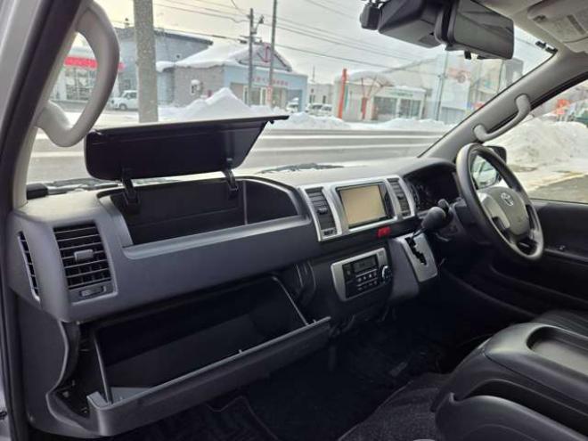 ハイエースバン2.8 スーパーGL ロング ディーゼルターボ 4WD　リアクーラー&ヒーター　プッシュスタート　スマートキー　　ベッドキッド LEDヘッドライト横滑り防止　衝突被害軽減　車線逸脱　トヨタ純正ナビ　フルセグTV　Bluetooth　バックカメラトヨタ純正リアモニター　ETC 2800