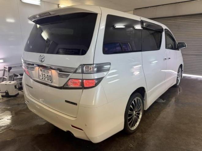 ヴェルファイア２．４Ｚ　ゴールデンアイズⅡ　寒冷地仕様　禁煙車　純正リアフリップダウンモニター　純正ブラックハーフレザーシート　社外１９インチＡＷ　社外１６ＡＷ＋スタッドレスタイヤ　両側パワースライドドア　パワーバックドア　クルーズコントロール 4WD 2400 5Dr